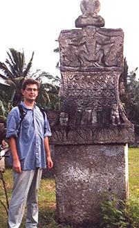 Waruga - steinerne Hockergräber der Minahasa - bei Airmadidi (Nordsulawesi)